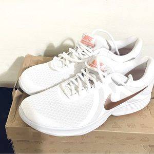 Nike athletic running shoes size 11 women’s pink and white